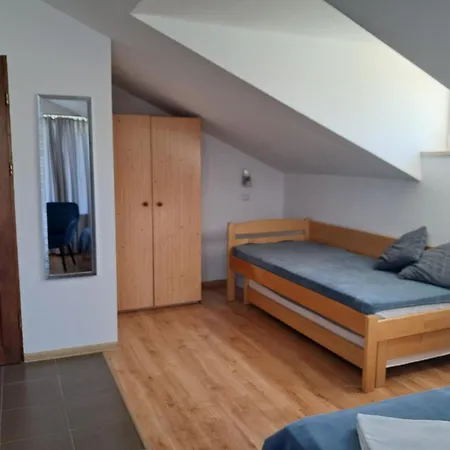 Posiadlosc Nad Zatoka Rum i privatbostad Ryn (Warmian-Masurian)